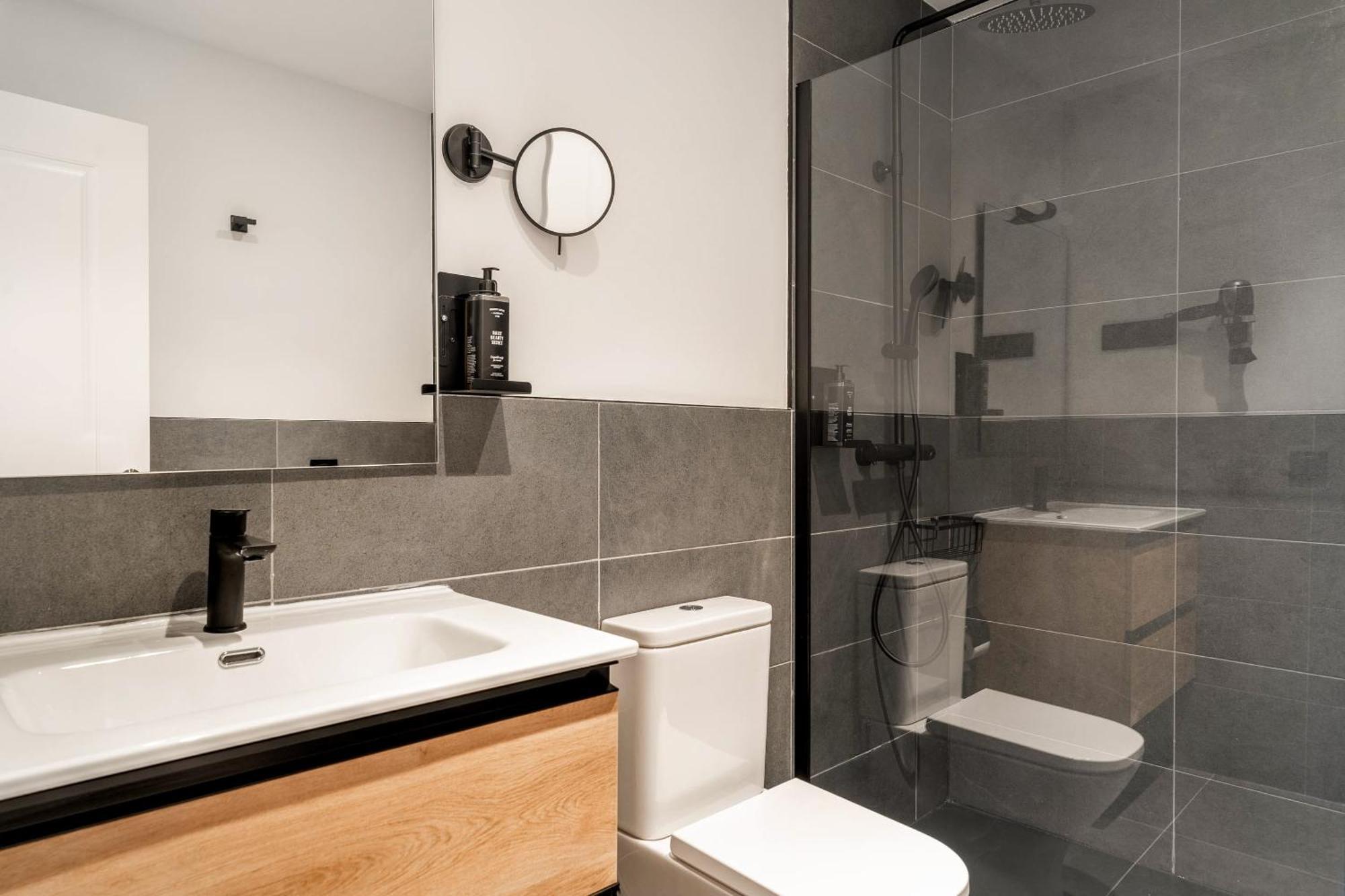 Limehome Malaga Calle Victoria 外观 照片